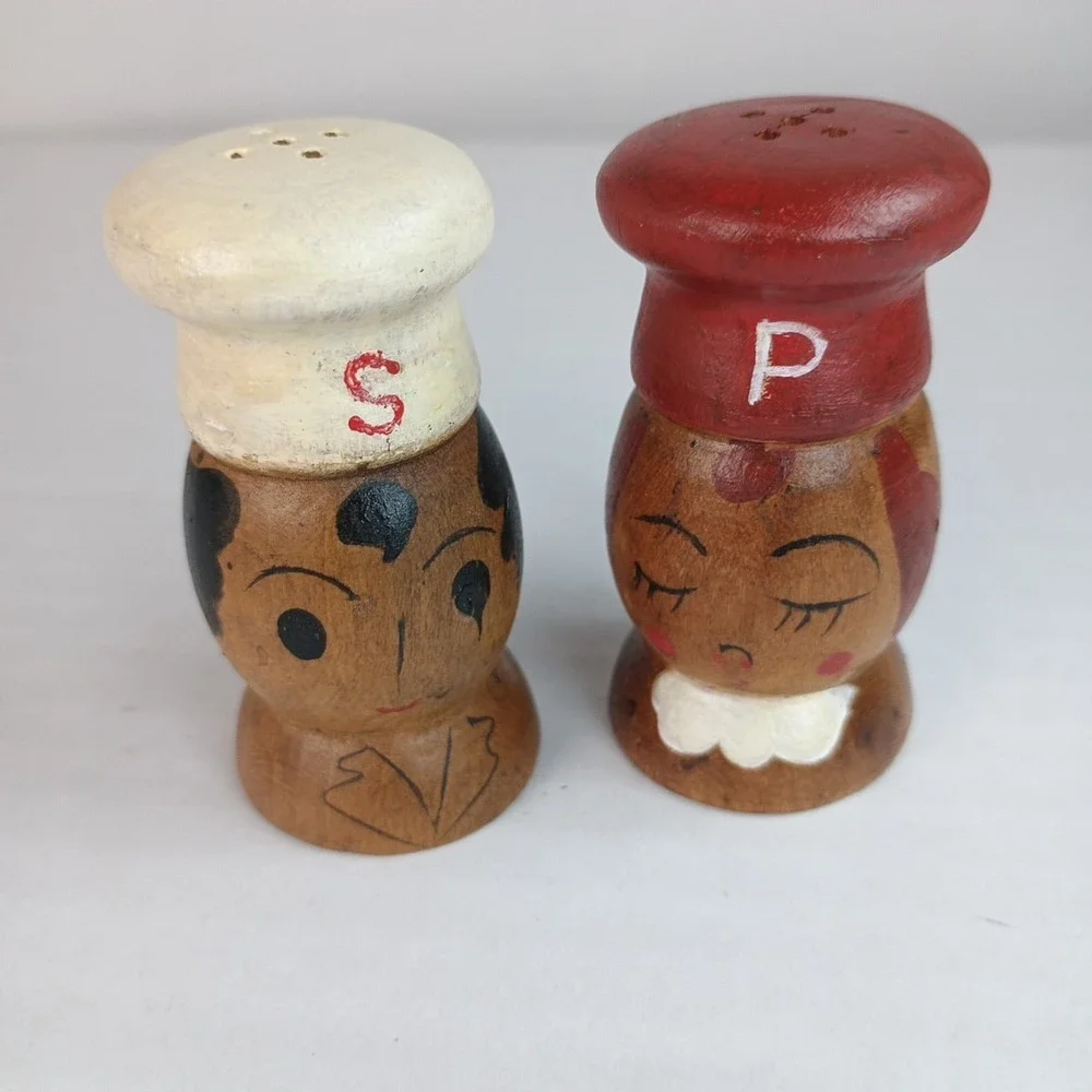 4 Sets Of Vintage Wooden Salt and Pepper Shakers Collectors
